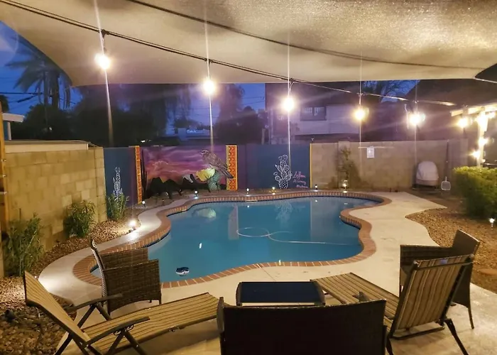 Holiday home Palm House - With Renovated Pool And String Lights