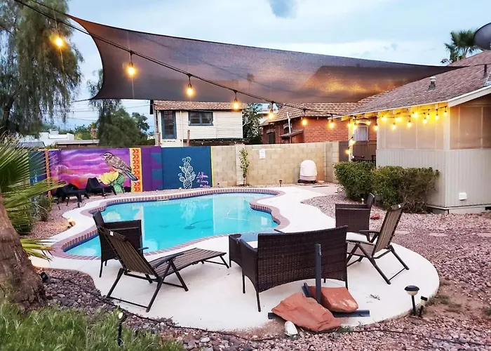 Palm House - With Renovated Pool And String Lights *