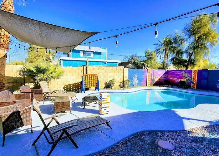 Palm House - With Renovated Pool And String Lights Holiday home *