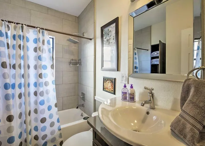 Palm House - With Renovated Pool And String Lights Holiday home *